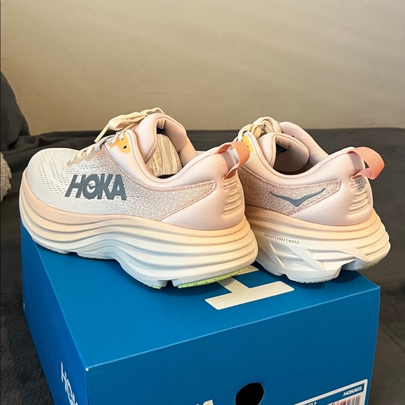 New never worn Hoka Women’s 7.5B Bondi 8 Sneakers Orange Peach, Gray, & Orange - Picture 6 of 11